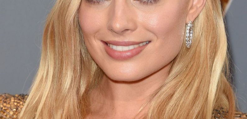Margot Robbie talks her “SHIT” hair, her housemate skills & why Cara Delevingne is a gem